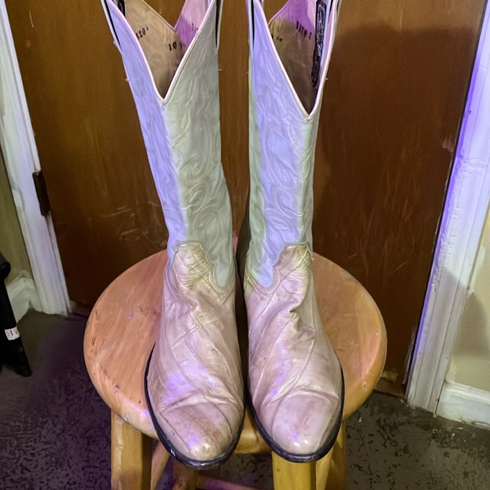 Vintage Larry Mahan Cream Cowboy Boots with Western Stitching